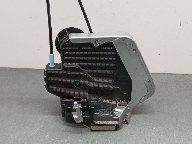 Recambio de cerradura puerta trasera izquierda para lexus is iii (_e3_) 300h (ave30_) referencia OEM IAM a046693 8 pines 