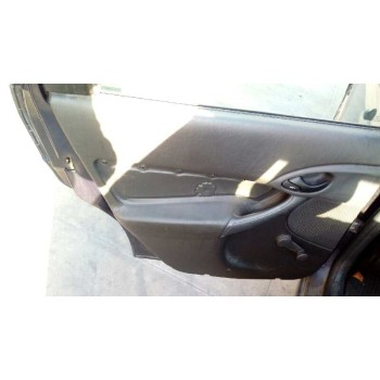 ford focus berlina (cak) del año 2000