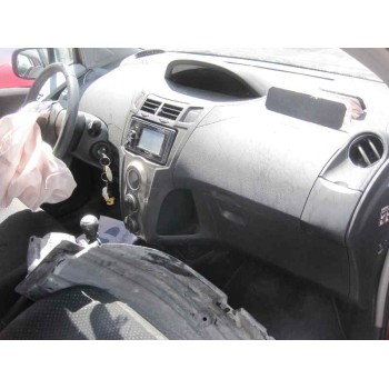 toyota yaris del año 2011