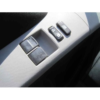 toyota yaris del año 2011