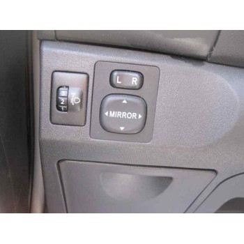 toyota yaris del año 2011