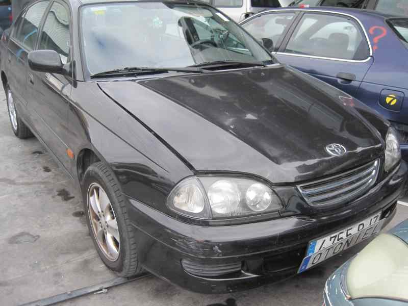 toyota avensis berlina (t 22) del año 2001