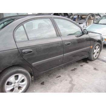 toyota avensis berlina (t 22) del año 2001