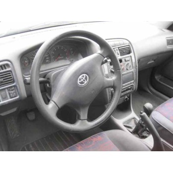 toyota avensis berlina (t 22) del año 2001