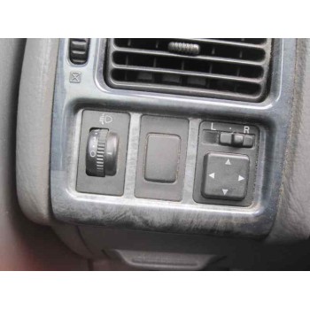 toyota avensis berlina (t 22) del año 2001