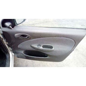 ford fiesta berlina (dx) del año 2000