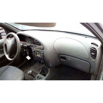 ford fiesta berlina (dx) del año 2000