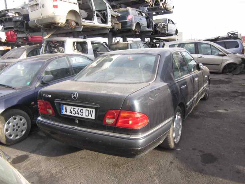 mercedes-benz clase e (w210) berlina del año 1999