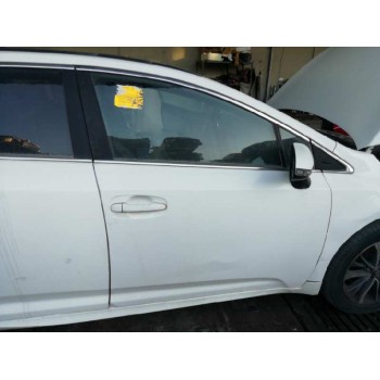 PUERTA DELANTERA DERECHA TIENE GOLPES 