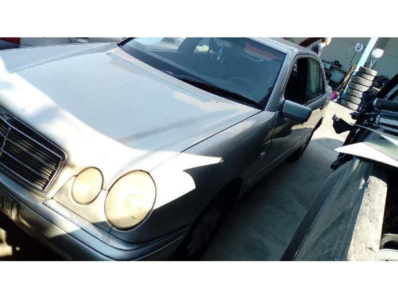 MERCEDES-BENZ CLASE E (W210) BERLINA