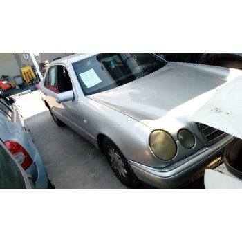 mercedes-benz clase e (w210) berlina del año 1999