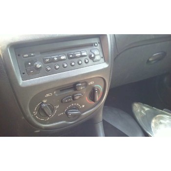 peugeot 206 berlina del año 2001