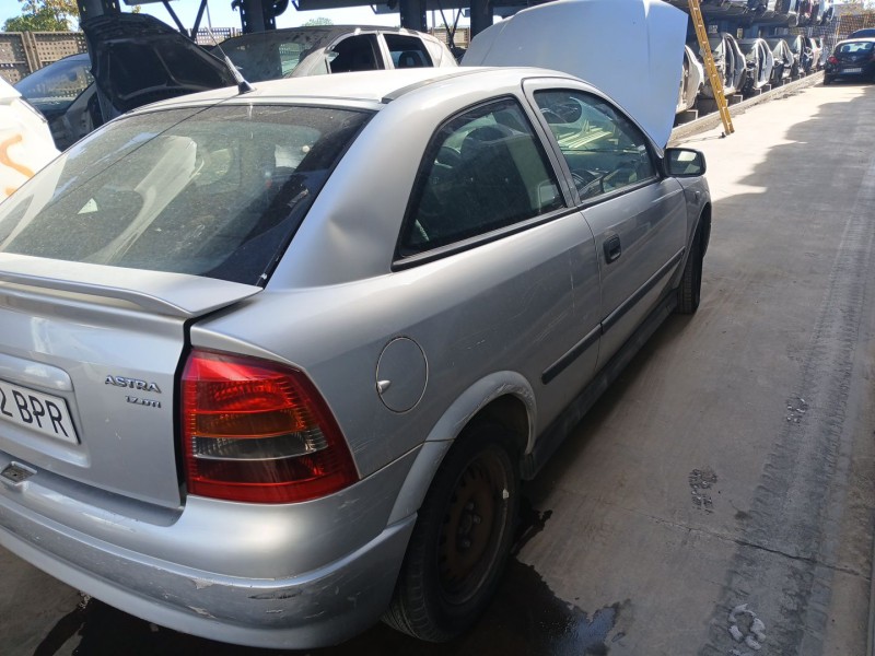 opel astra g sedán (t98) del año 2001