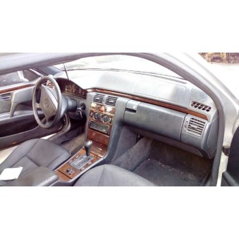 mercedes-benz clase e (w210) berlina del año 1999