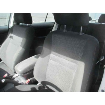 toyota avensis berlina (t25) del año 2004