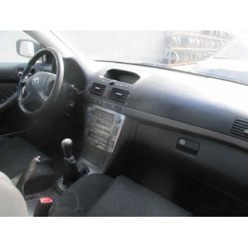 toyota avensis berlina (t25) del año 2004