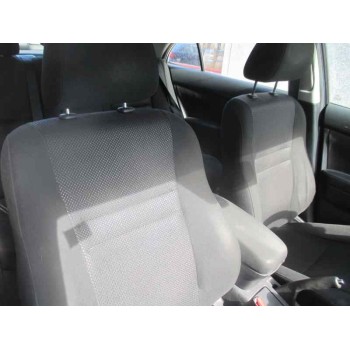 toyota avensis berlina (t25) del año 2004