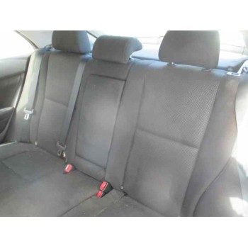 toyota avensis berlina (t25) del año 2004