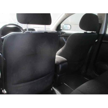 toyota avensis berlina (t25) del año 2004