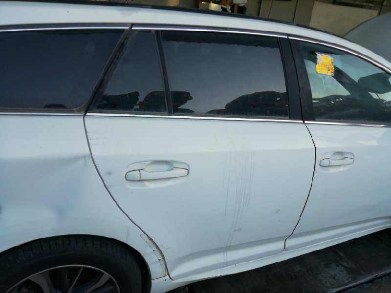 Recambio de puerta trasera derecha para toyota avensis touring sports advance referencia OEM IAM   