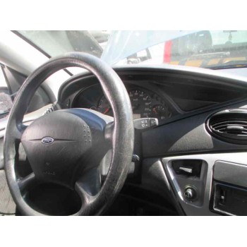 ford focus berlina (cak) del año 2000