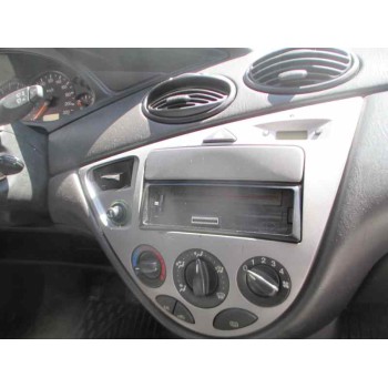 ford focus berlina (cak) del año 2000