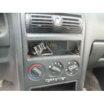 opel astra g berlina del año 2000