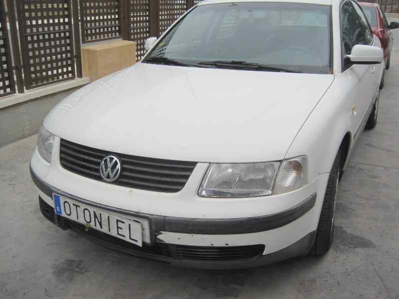 VOLKSWAGEN PASSAT BERLINA (3B2)