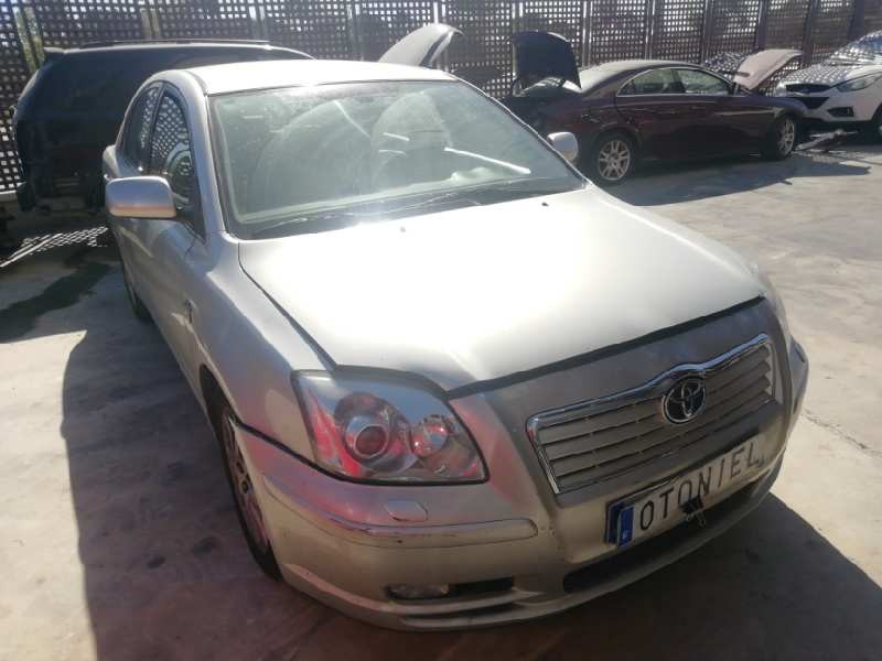 toyota avensis berlina (t25) del año 2004