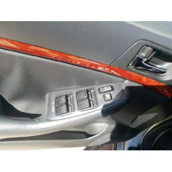 toyota avensis berlina (t25) del año 2004