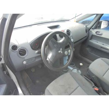 mitsubishi colt berlina 5 (z30a) del año 2004