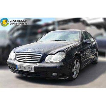 mercedes-benz clase c (w203) berlina del año 2004