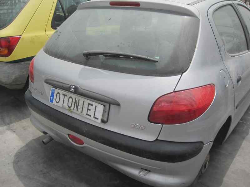 peugeot 206 berlina del año 2001