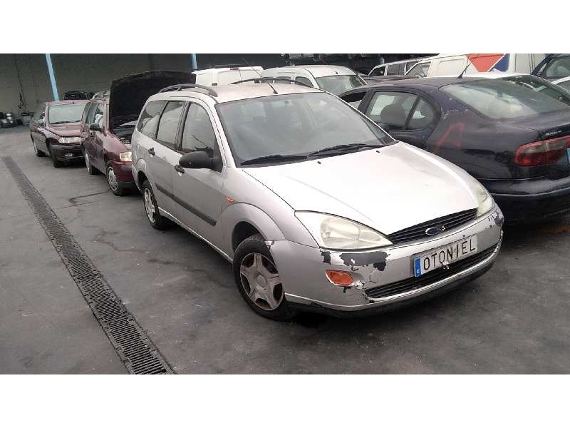 ford focus berlina (cak) del año 2000