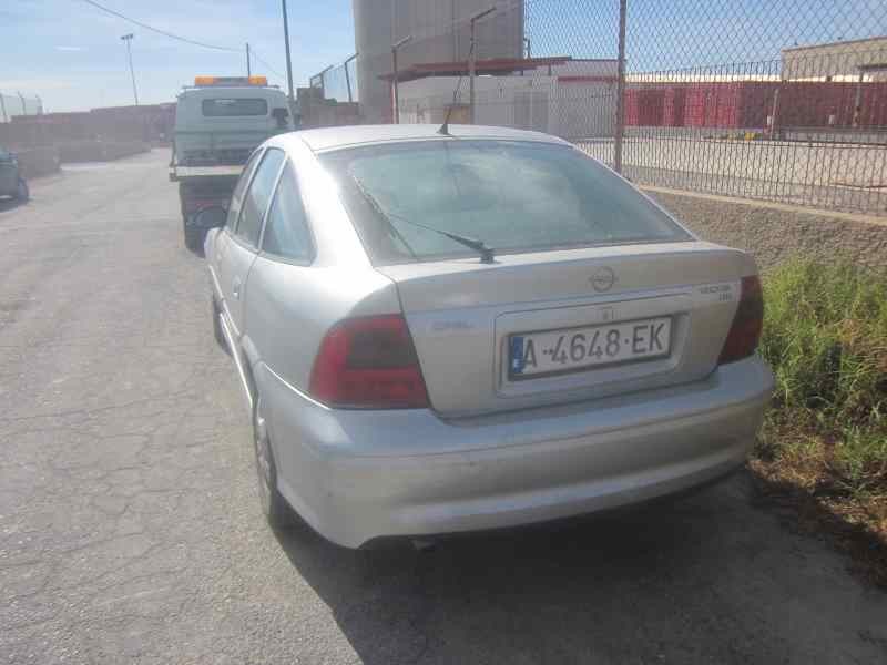 opel vectra b berlina del año 2000
