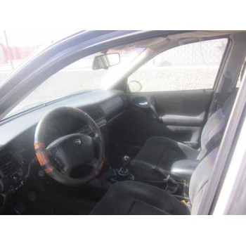 opel vectra b berlina del año 2000