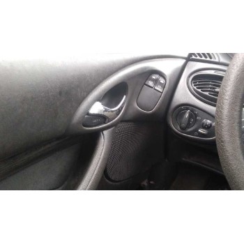 ford focus berlina (cak) del año 2000
