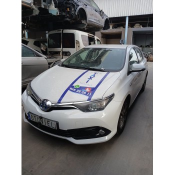 toyota auris (_e18_) del año 2015