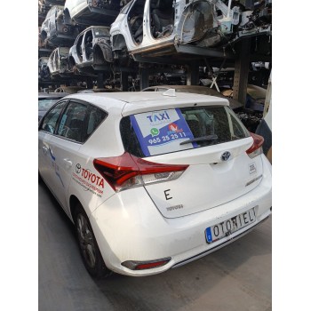 toyota auris (_e18_) del año 2015