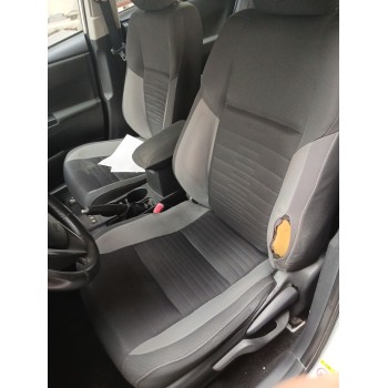 toyota auris (_e18_) del año 2015