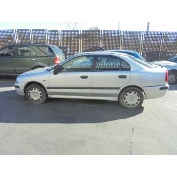 mitsubishi carisma berlina 5 (da0) del año 2001