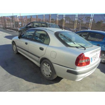 mitsubishi carisma berlina 5 (da0) del año 2001