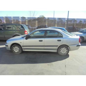 mitsubishi carisma berlina 5 (da0) del año 2001