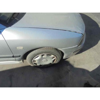 mitsubishi carisma berlina 5 (da0) del año 2001