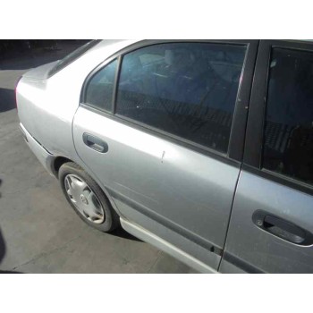 mitsubishi carisma berlina 5 (da0) del año 2001