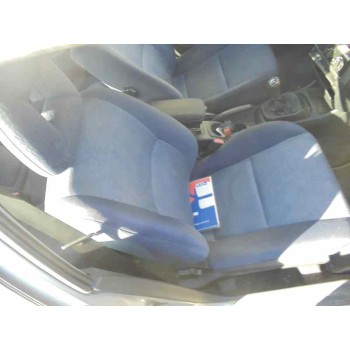 mitsubishi carisma berlina 5 (da0) del año 2001