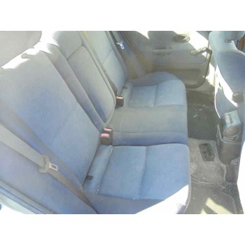 mitsubishi carisma berlina 5 (da0) del año 2001