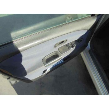 mitsubishi carisma berlina 5 (da0) del año 2001