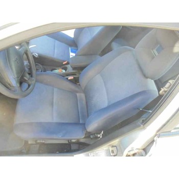 mitsubishi carisma berlina 5 (da0) del año 2001