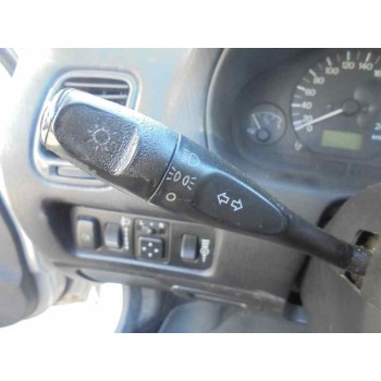 mitsubishi carisma berlina 5 (da0) del año 2001